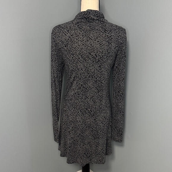 Cuddl Duds Women’s Black/Gray Cowl Neck Tunic Top Sz S - Picture 3 of 4